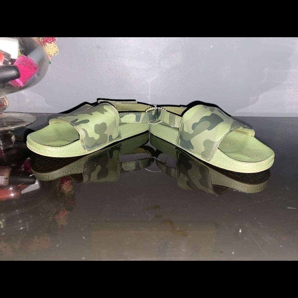 Old Navy Army Fatigue Slides - Picture 2 of 4